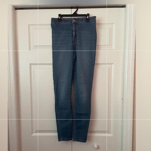 FINAL PRICE - Blue Jeans - Guess - BUNDLE TO LOWER - Picture 2 of 2